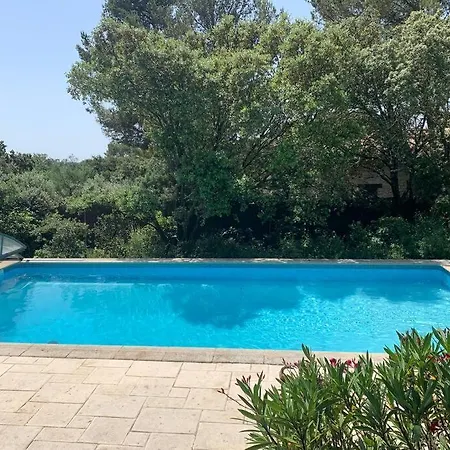 En Rez-de-jardin Arbore Avec Acces Piscine Et Clim شقة فينوف ليز أفيجْنْ