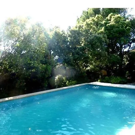 アパート En Rez-de-jardin Arbore Avec Acces Piscine Et Clim *