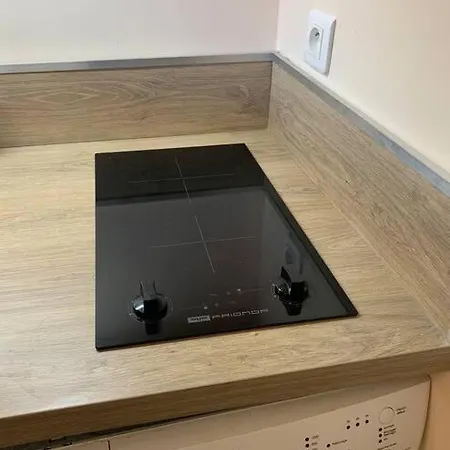 شقة En Rez-de-jardin Arbore Avec Acces Piscine Et Clim