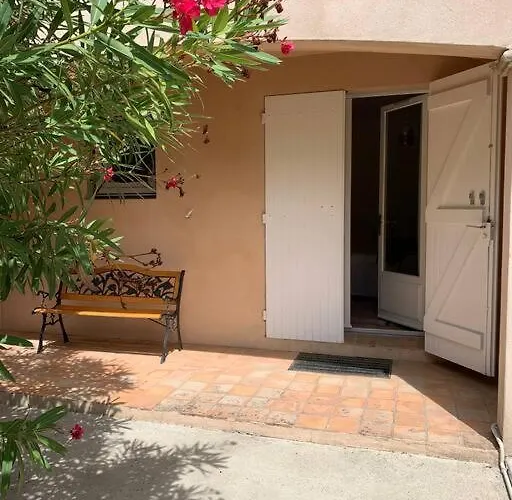 Appartement En Rez-de-jardin Arbore Avec Acces Piscine Et Clim Villeneuve-lès-Avignon