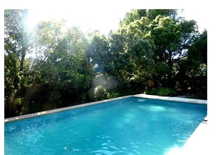 Appartement En Rez-de-jardin Arboré Avec Accès Piscine Et Clim *